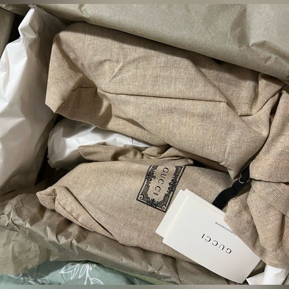 Authentic Gucci Isla Rubber Sandal - Picture 8 of 13